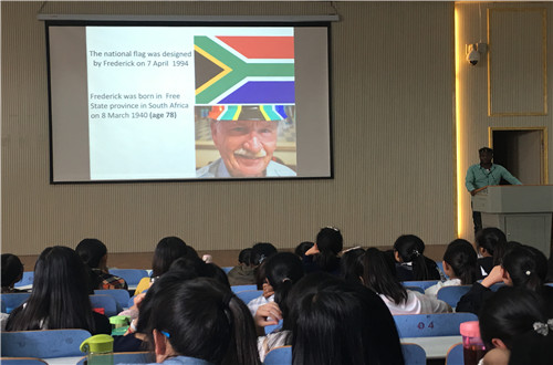 “聆听外教声音，助力自我发展”——伟德BV官网开展外教讲座系列活动