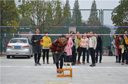 伟德BV官网积极组织“国培计划”教师开展素质拓展活动