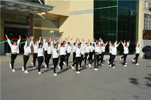 公司举办新生广播体操比赛及班歌合唱比赛