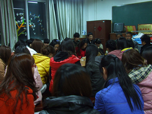 伟德BV官网多途径组织员工关注学习“两会”精神