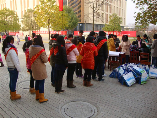 伟德BV官网积极参与2013届毕业生就业招聘双选会