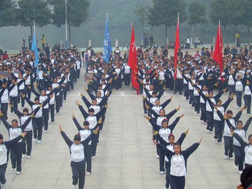 伟德BV官网在2013年新生广播体操大赛中获佳绩