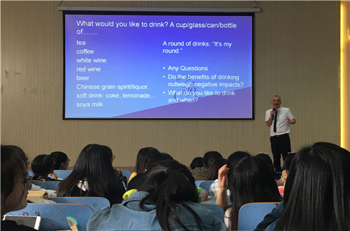 “聆听外教声音，助力自我发展”——伟德BV官网开展外教讲座系列活动