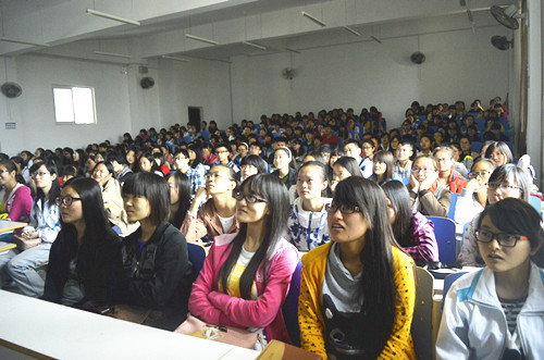 伟德BV官网开展新生安全教育活动