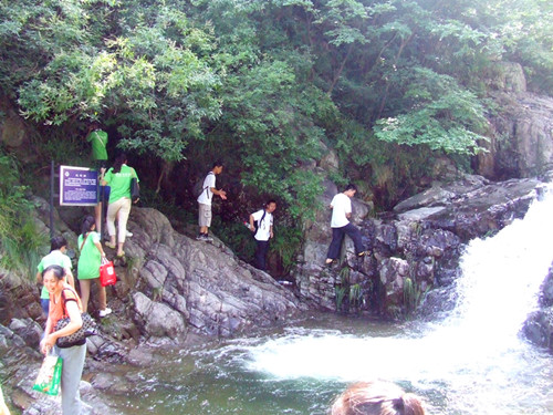 伟德BV官网志愿者开展红色教育活动