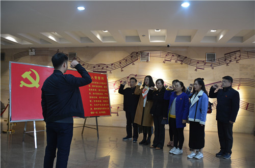 伟德BV官网教工一支部成功开展“缅怀先烈，不忘初心，弘扬大别山精神”主题党日活动