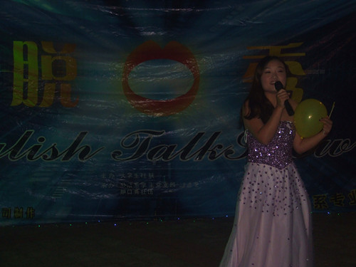 伟德BV官网脱口秀社团举行外文汇演