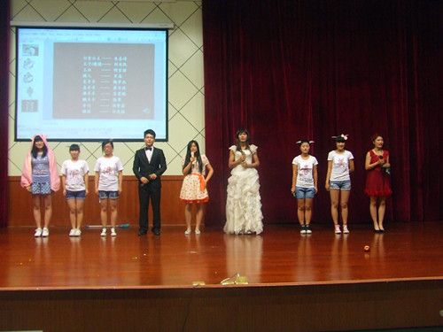 伟德BV官网首届外语“情景秀”决赛精彩开幕