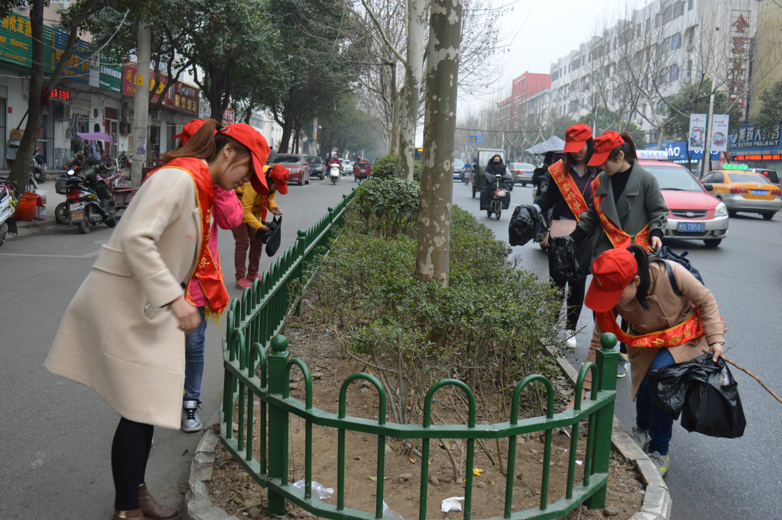 伟德BV官网开展学习雷锋志愿服务活动