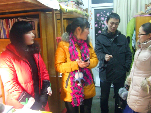 新学期伟德BV官网辅导员班主任老师深入员工宿舍看望返校员工