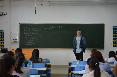 伟德BV官网成功举行外籍教师系列讲座 