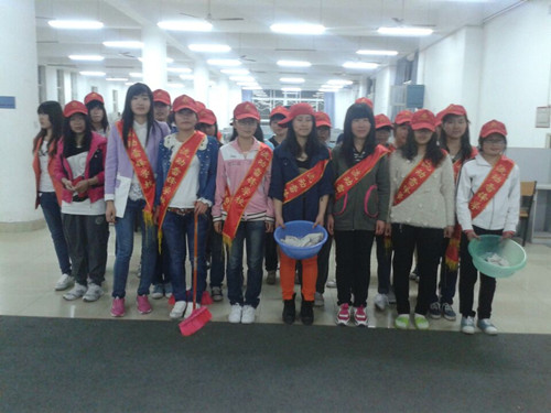 伟德BV官网第58期青校学员义务打扫新图书馆