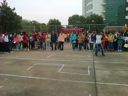 公司举办女生月“运动风暴”趣味运动赛