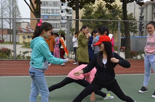 伟德BV官网走进特殊教育公司开展“爱心助残”活动