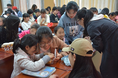 伟德BV官网“我为党旗添光彩”党员发展对象志愿服务活动顺利开展