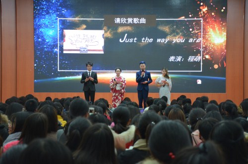 伟德BV官网“樱邀而来，语梦同行”漾年华外语文化节晚会华丽上演