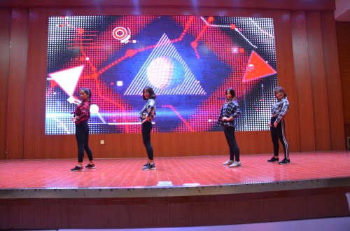 伟德BV官网“樱邀而来，语梦同行”漾年华外语文化节晚会华丽上演