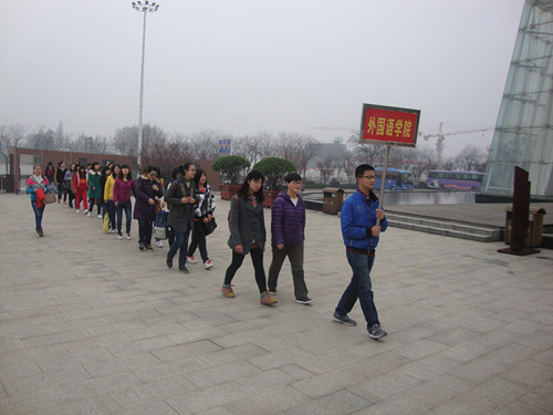 祭奠革命先烈 谱写盛世清明——伟德BV官网开展“我们的节日—清明”主题活动