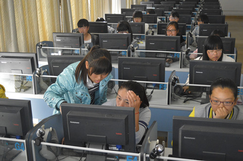 伟德BV官网认真做好2014级新生职业发展测评活动