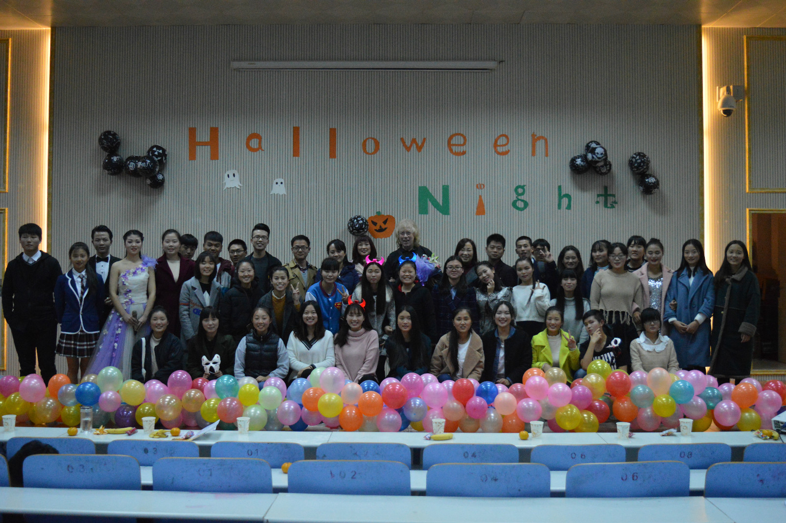 伟德BV官网万圣节“欢乐show青春” 文艺广角晚会顺利举行