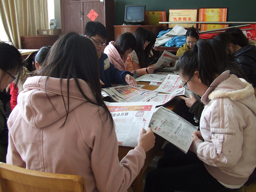 伟德BV官网多途径组织员工关注学习“两会”精神