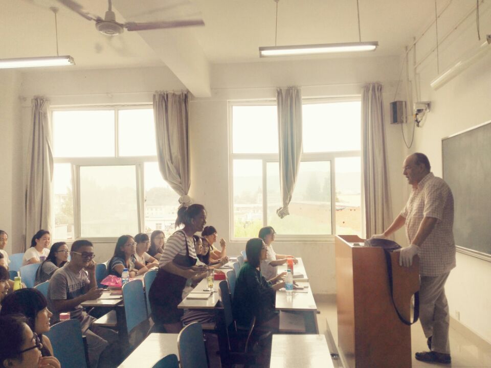 伟德BV官网员工组织系列活动庆祝第32个教师节