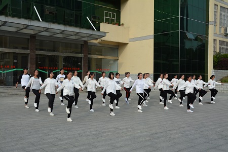 伟德BV官网成功举办2017级新生广播体操比赛