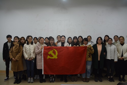 伟德BV官网顺利开展党员发展对象小组讨论会