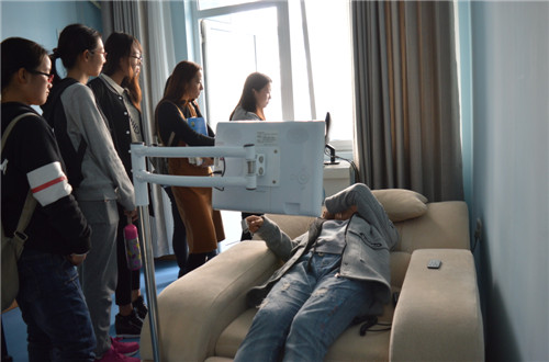 伟德BV官网组织2016级新生参观老员工心理健康辅导中心