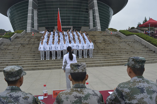 公司2014级新生军训生活丰富多彩