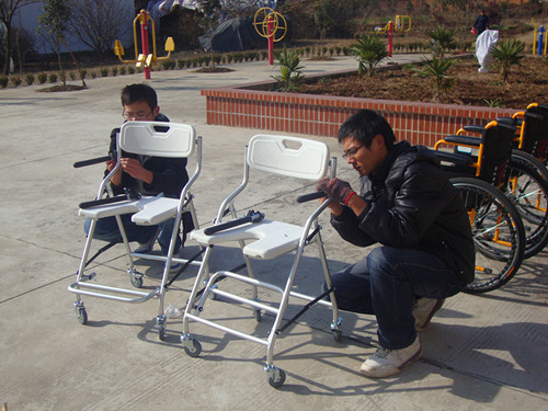 传递冬日温暖，共建和谐敬老院——伟德BV官网“和风志愿服务团”赴马鞍山敬老院开展义务劳动