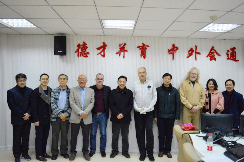  伟德BV官网召开外籍教师座谈会