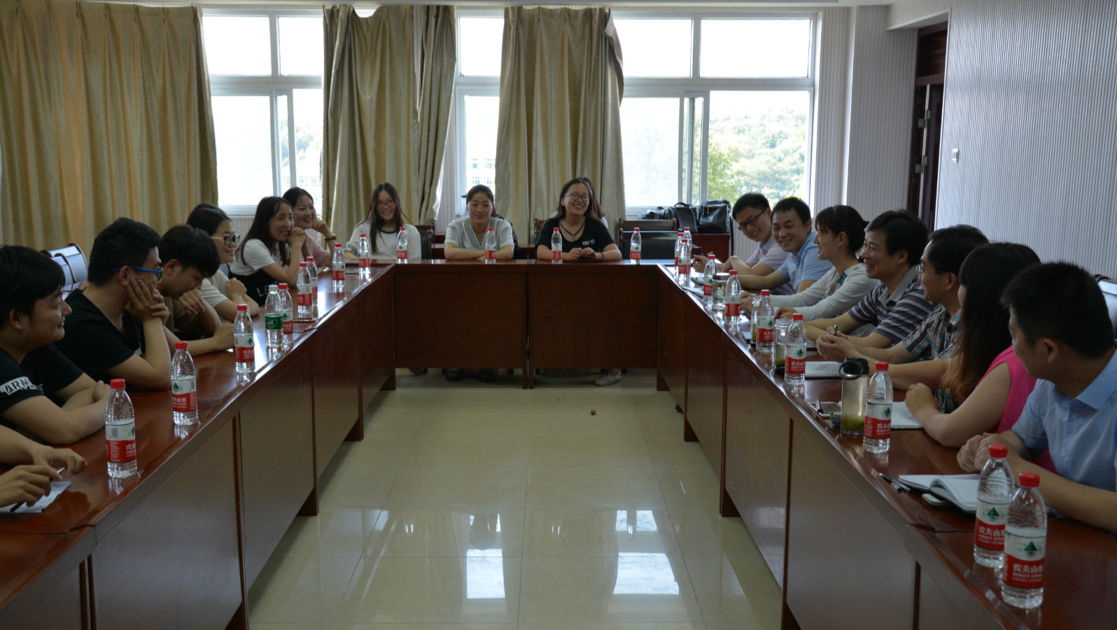 伟德BV官网召开2017届毕业生座谈会