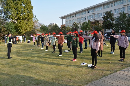 伟德BV官网组织开展“我为党旗添光彩——道路安全行，共助你我他”志愿实践活动