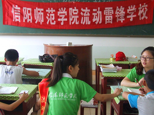 伟德BV官网暑期实践小分队开展“流动雷锋公司”活动