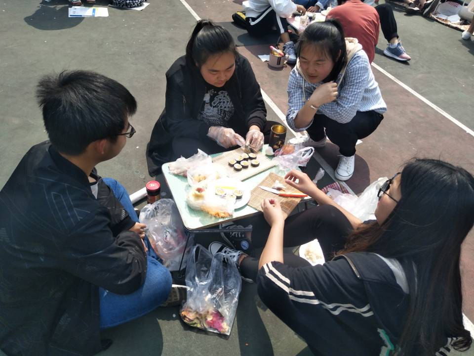 伟德BV官网成功举办第五届寿司制作大赛