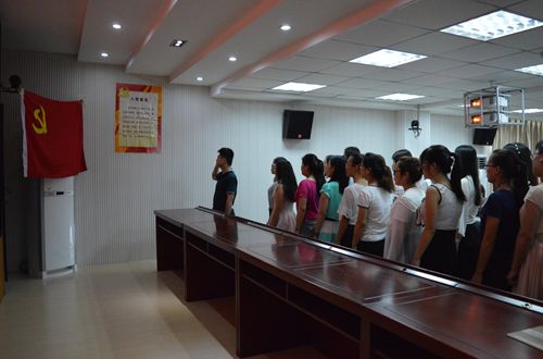 伟德BV官网成功举行“不忘初心，重温入党誓词”活动