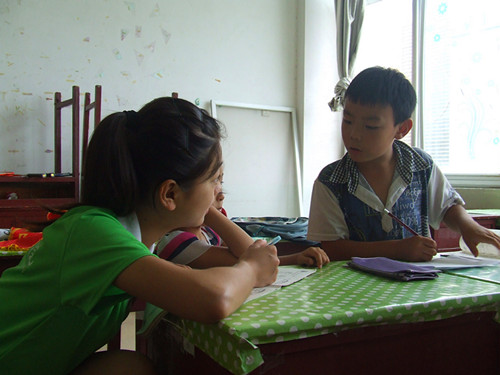 伟德BV官网暑期实践小分队开展“流动雷锋公司”活动