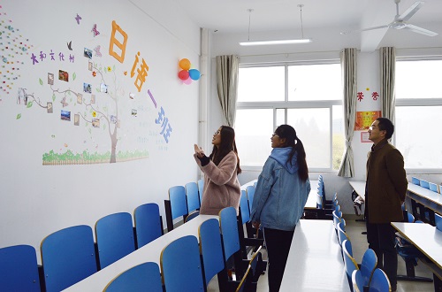 伟德BV官网开展班级心情墙设计评比活动