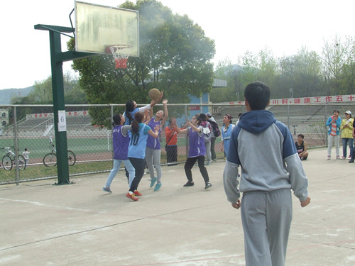 伟德BV官网篮球队勇战第十三届“谭山杯”篮球赛