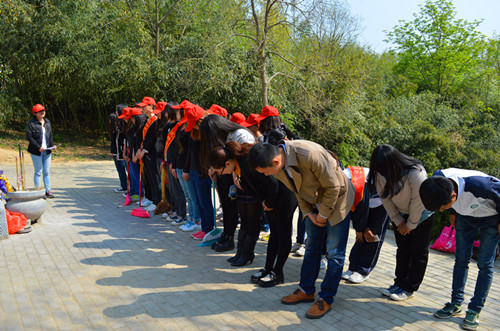 伟德BV官网开展景明墓祭扫活动