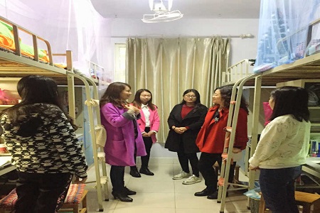 伟德BV官网领导走访研究生宿舍