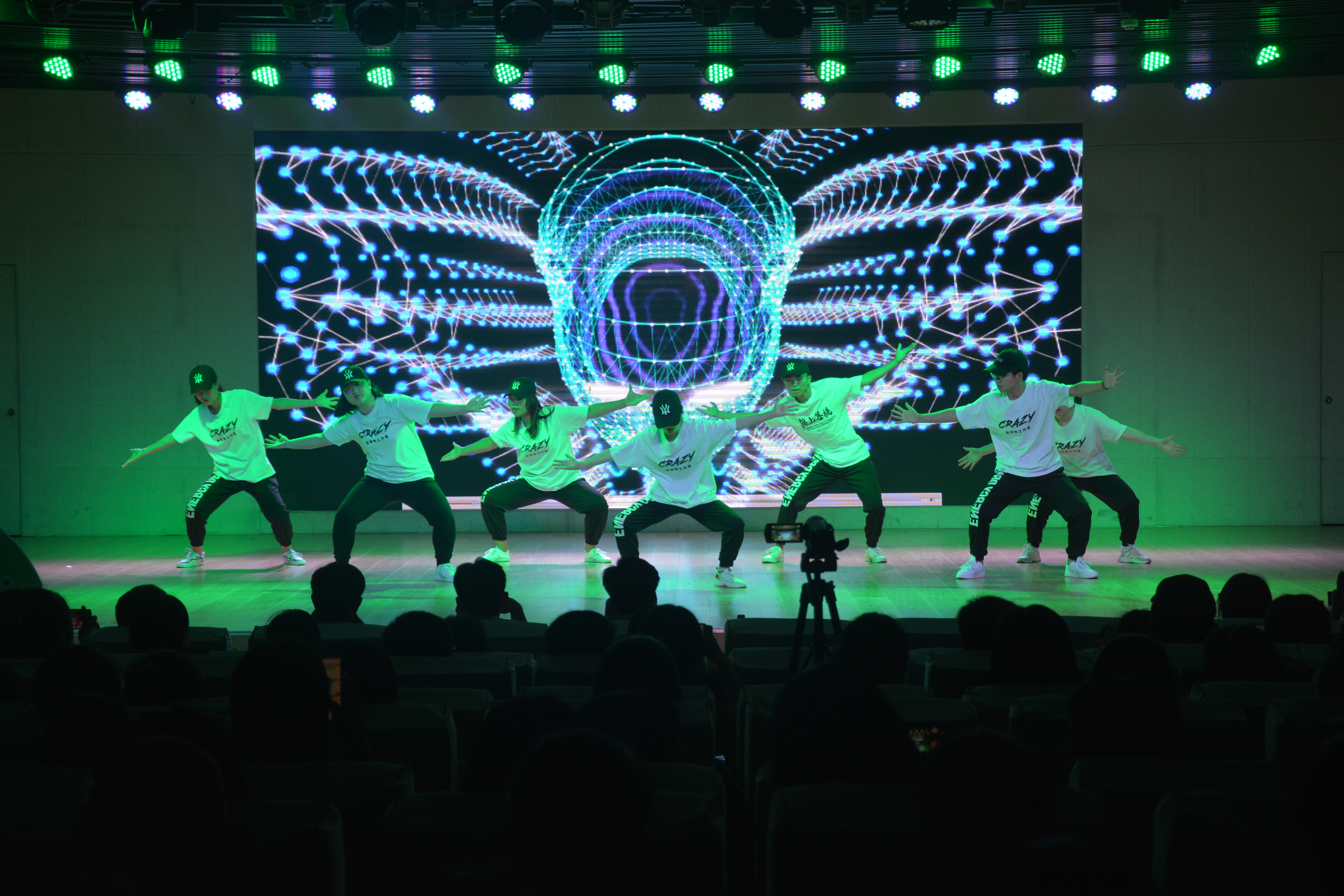 伟德BV官网成功举办2019届优秀毕业生颁奖典礼暨欢送毕业生晚会