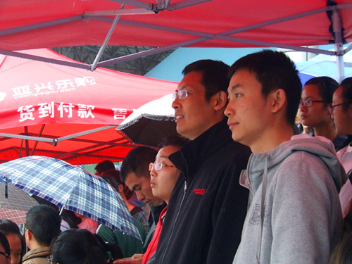 伟德BV官网领导老师亲临运动会现场给运动健儿加油助威