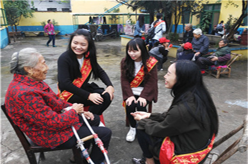  伟德BV官网志愿者赴敬老院开展温暖献爱心活动