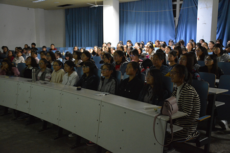 伟德BV官网开展经典影片观摩活动