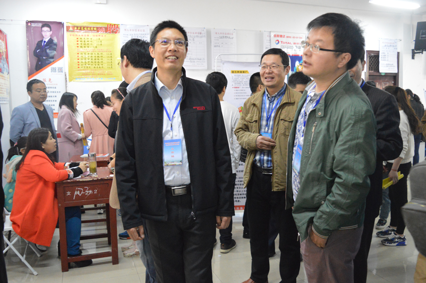 伟德BV官网组织毕业学子参与2016届毕业生双选会