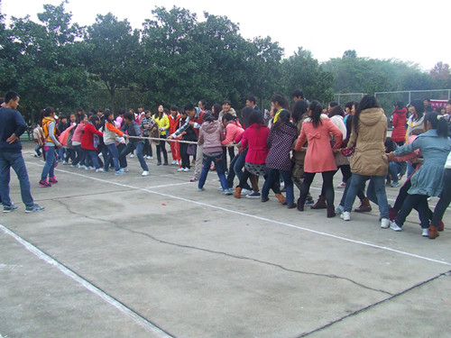 公司举办女生月“运动风暴”趣味运动赛