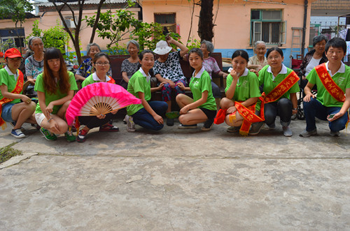 伟德BV官网暑期志愿小分队情撒温馨敬老院