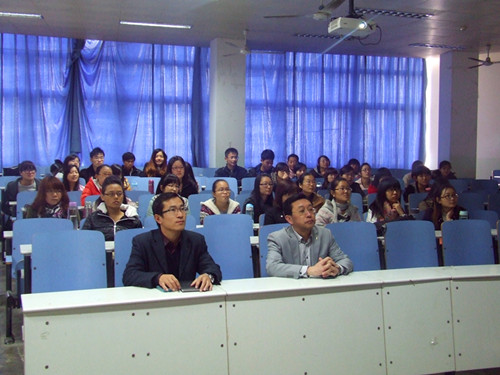 伟德BV官网师生喜看党的十八大开幕式直播